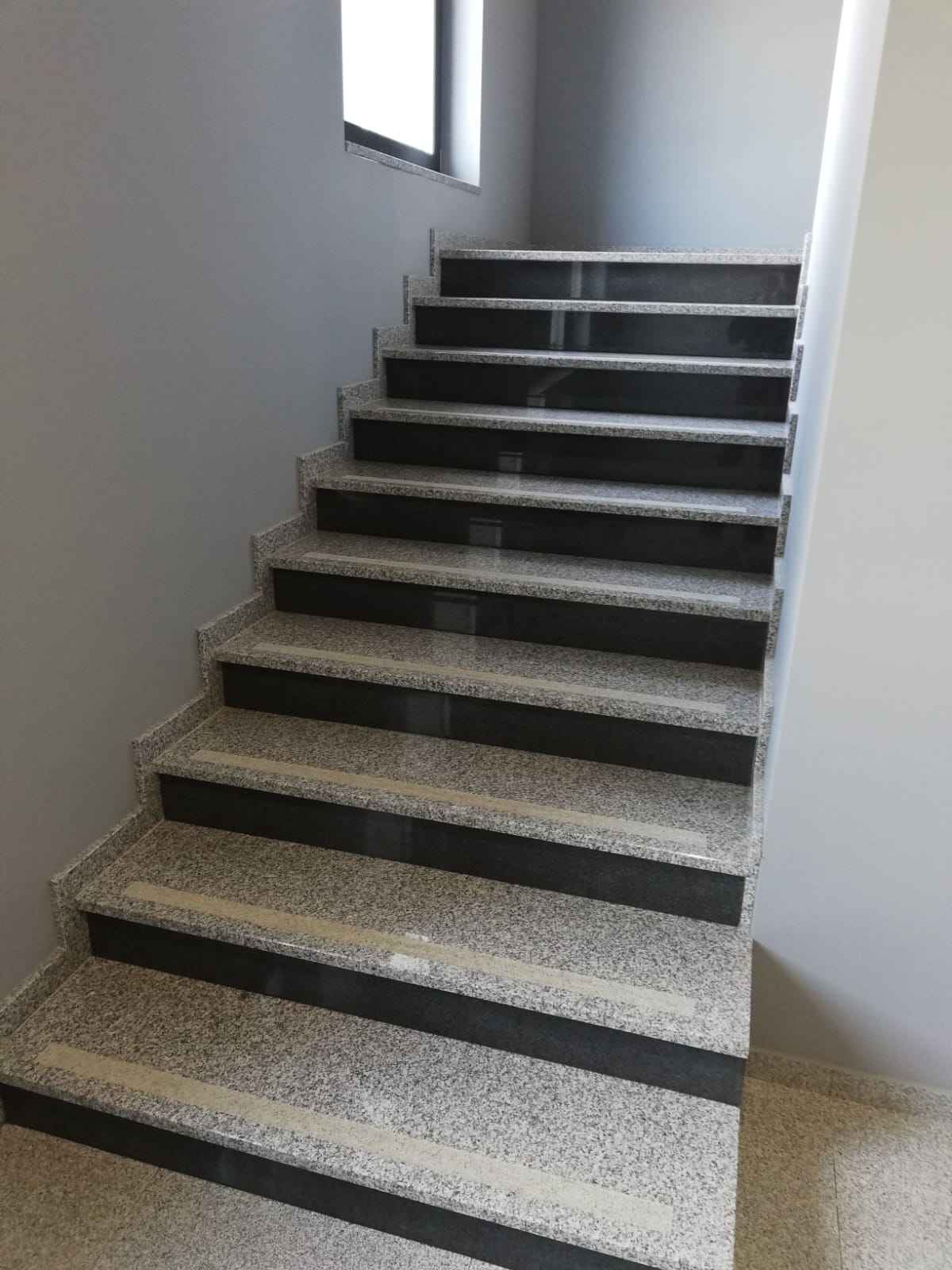 Realizacja schodów granitowych 1